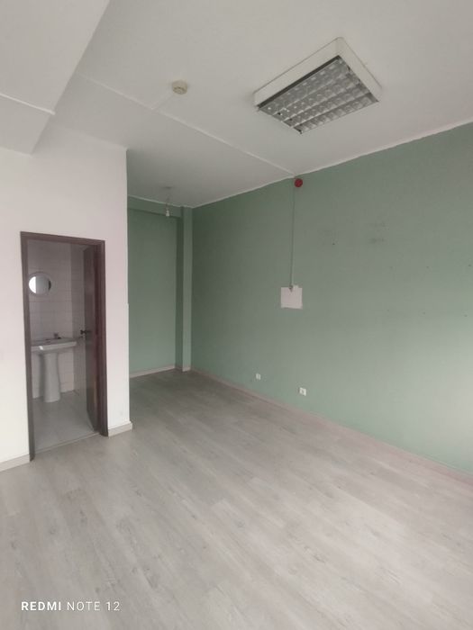 Loja em Coimbra para arrendamento.