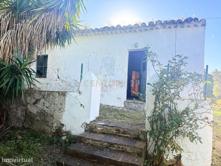 Casa Típica para Recuperar em Moncarapacho, Olhão