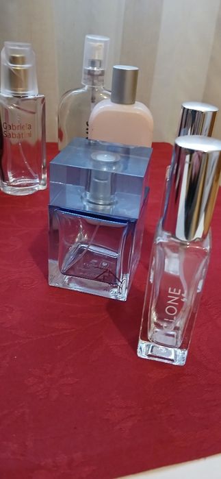 Frascos de perfume, vazios