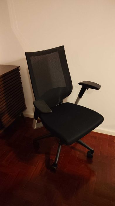 Cadeira de escritório com rodas
