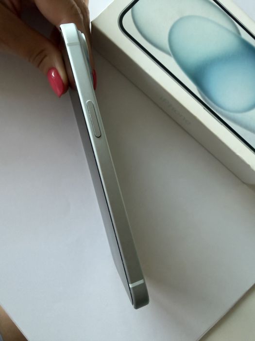 Iphone 15 128 gB niebieski na gwarancji