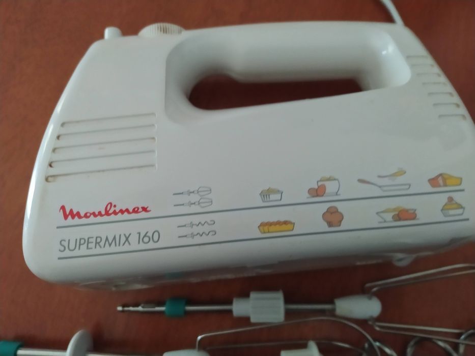 ferro de engomar vertical, varinha mágica, balança, batedeira