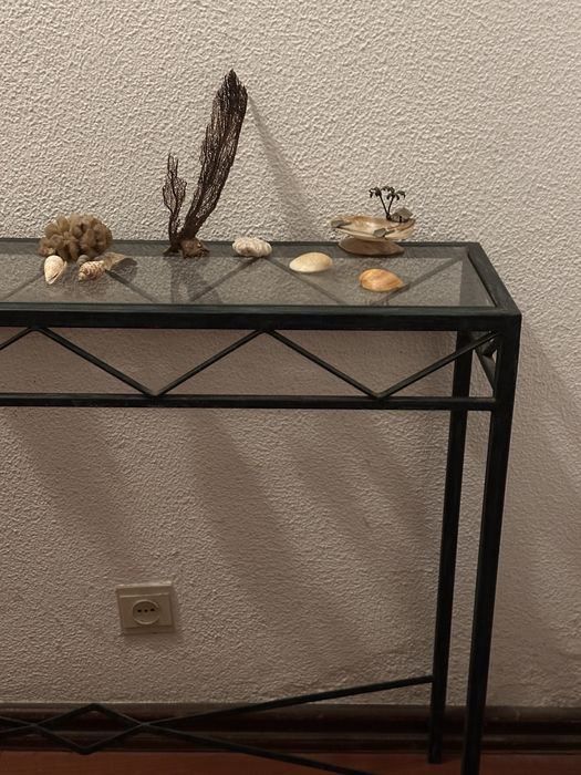 Mesa / Aparador em Ferro com Tampo de Vidro