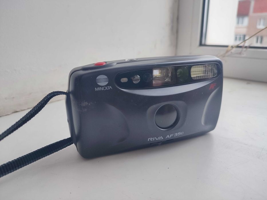 Плівковий фотоапарат minolta riva af35c