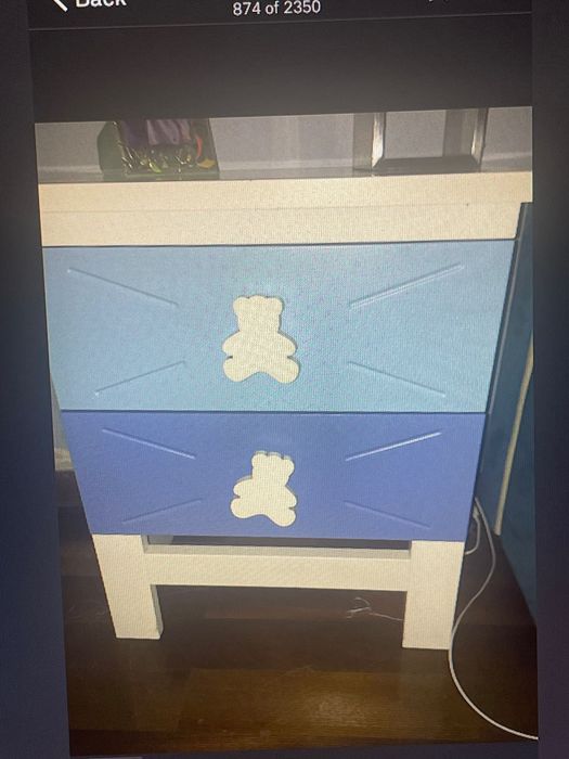Mesa cabeceira de apoio à cama