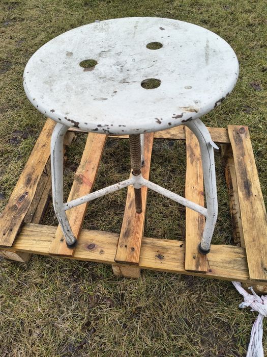 Ciekawy gabinetowy taboret regulacja wysokości prl