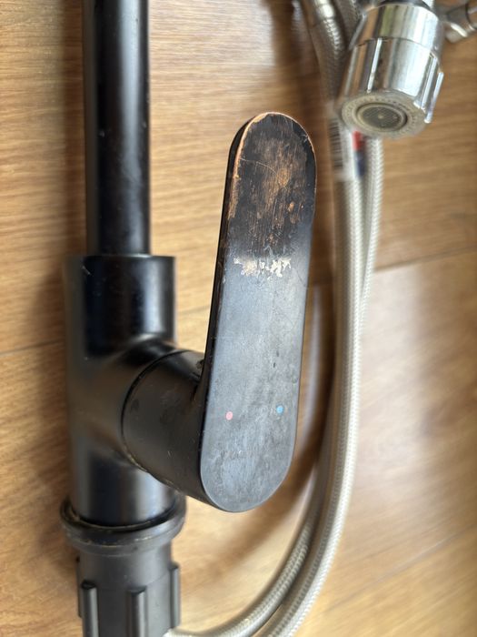 Czarna Bateria do zlewu z perlatorem