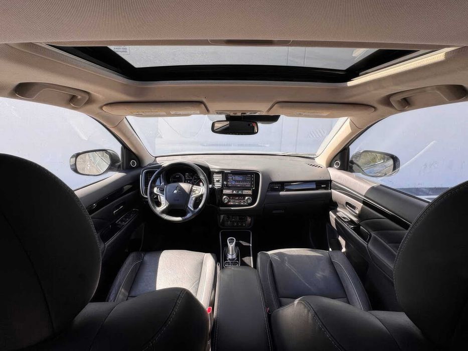 Mitsubishi Outlander Phev      2018