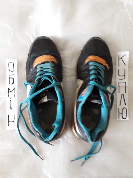 Обув-кросівки  чоловіча-жін  або обмін на смартфон Самсунг