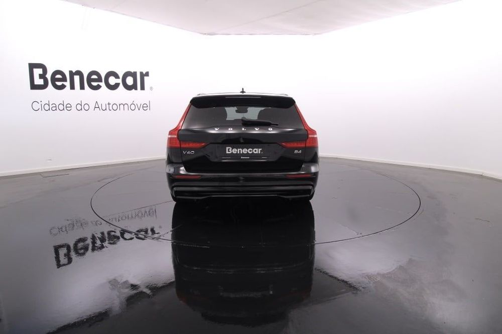 Volvo V60 2.0 B4 Plus Dark Auto