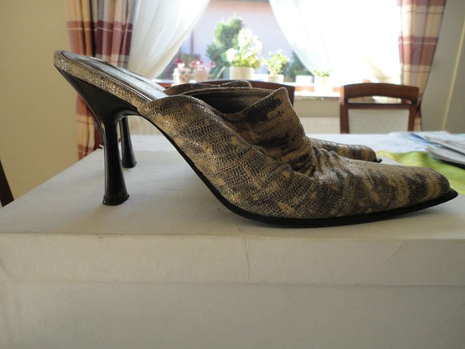 Klapki rozmiar 36 zwierzęcy motyw