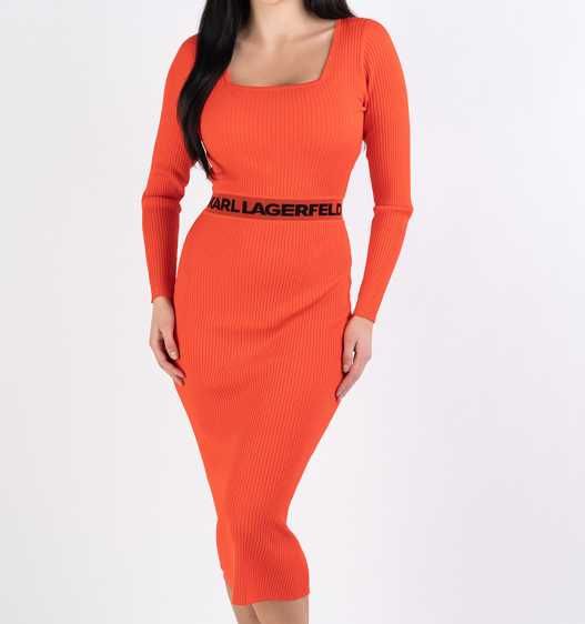 Piękna czerwona sukienka