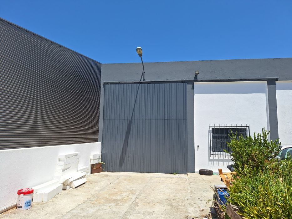Armazém - zona de Grândola - Venda/Arrendamento