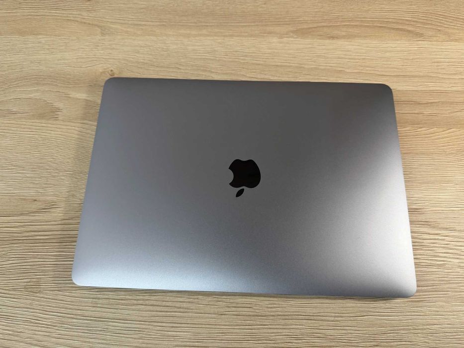 MacBook Pro 13" M2 2022, 8 GB, 256 GB, з UA гравіруванням (в Польщі)