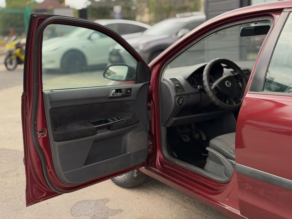 VOLKSWAGEN POLO 2007 року, 1.4 бензин, механіка, передній привід.
