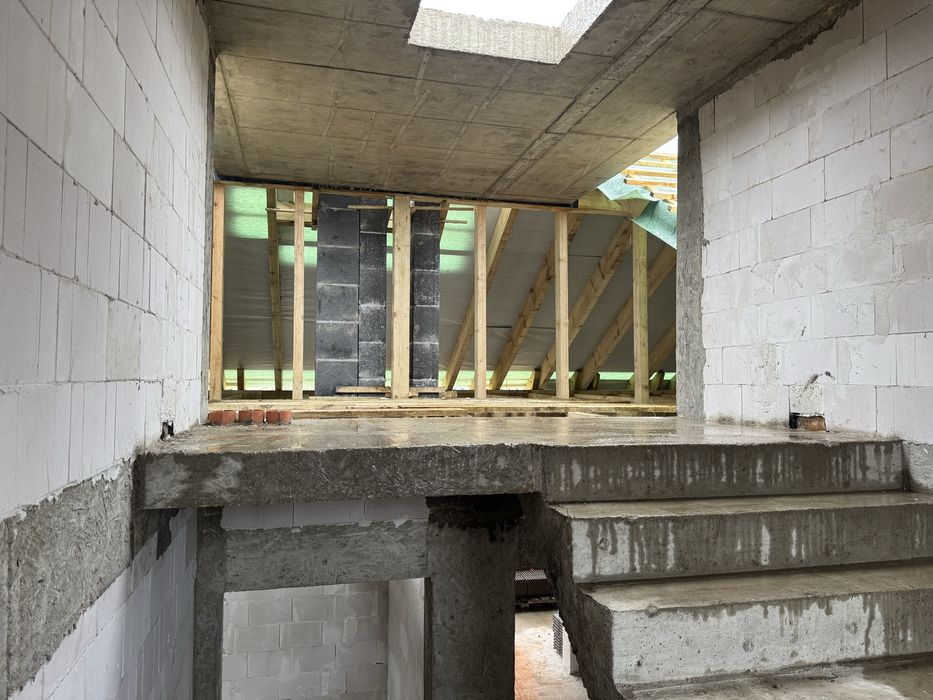 Stany surowe.  Firma budowlana