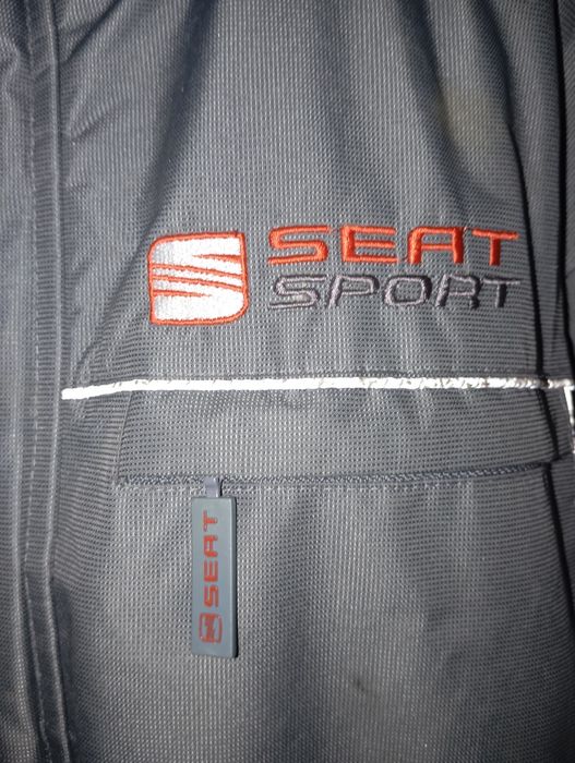 Casaco SEAT Sport oficial em bom estado.