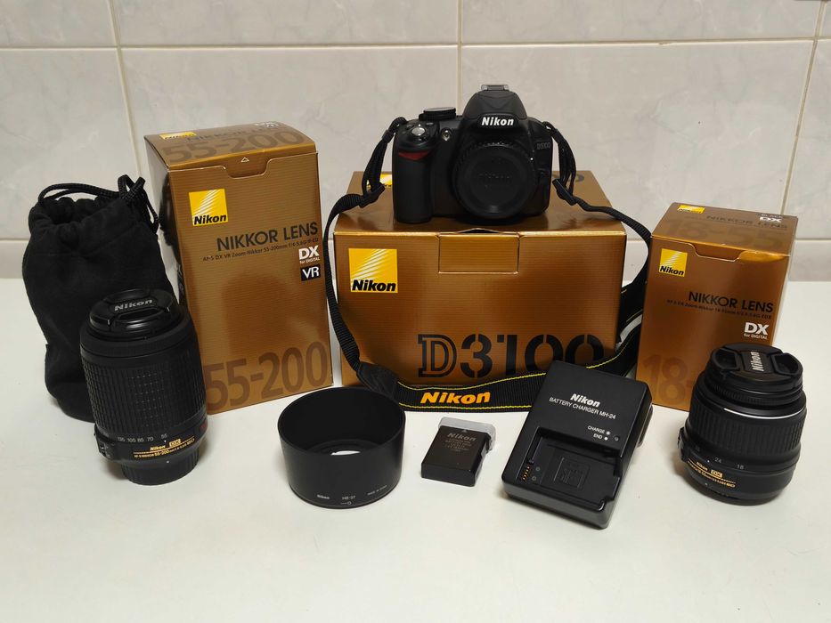 Nikon D3100 Pack com duas objetivas e acessórios. Como novo.