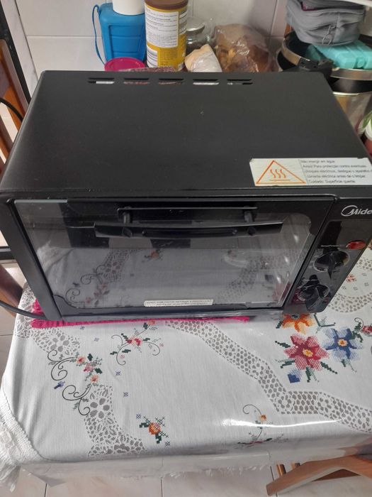 Forno eletrico preto usado