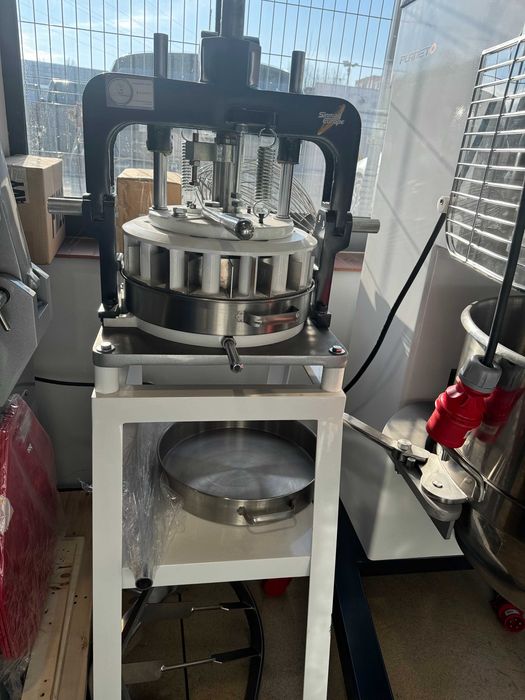 Dzielarka  manualna  do bułek i pączków Sinmag