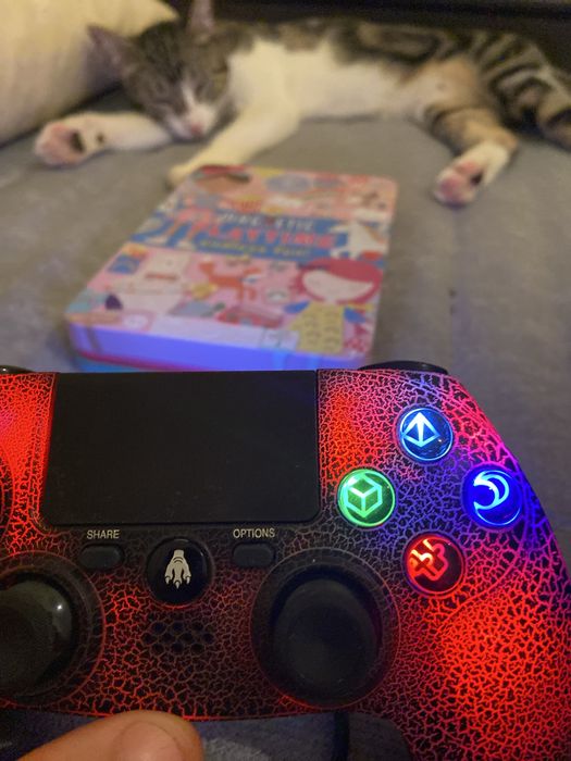 Comando ps4 rgb funciona muito bem em pcs e na propria ps4