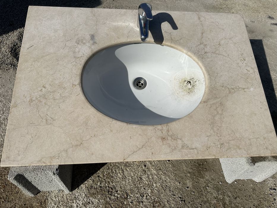 Lavatorio bege em pedra