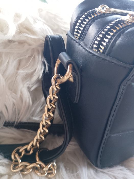 Czarna torebka listonoszka Lulu Castagnette