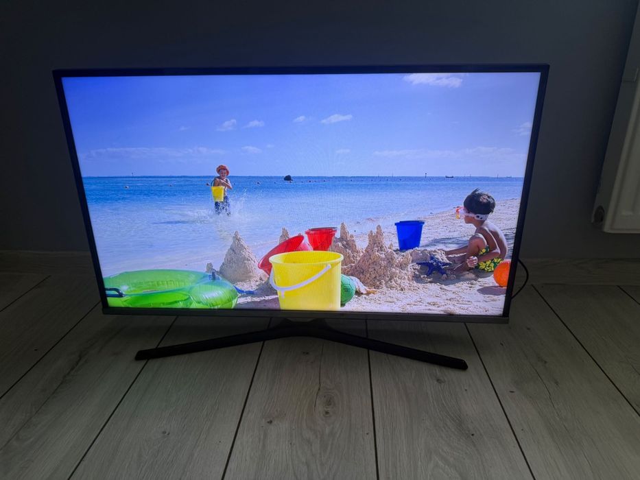 Telewizor Samsung 32 cale ledowy sprawny z pilotem