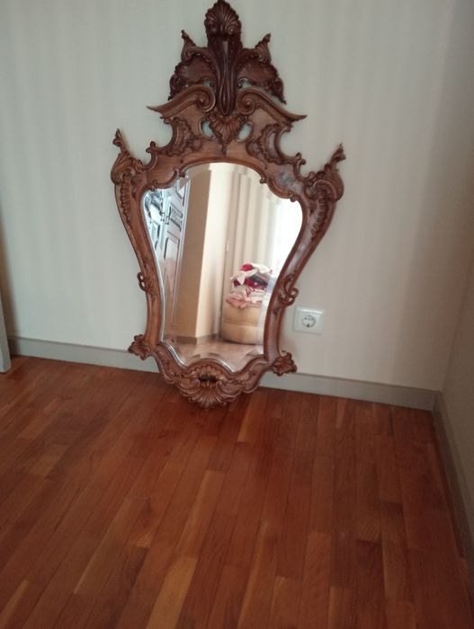 Cama antiga em madeira estilo D. João V