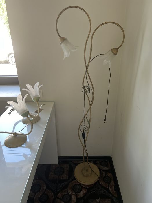 Lampa podłogowa i 2 kinkiety.