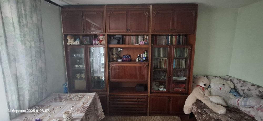 Стінка велика і вмістка.