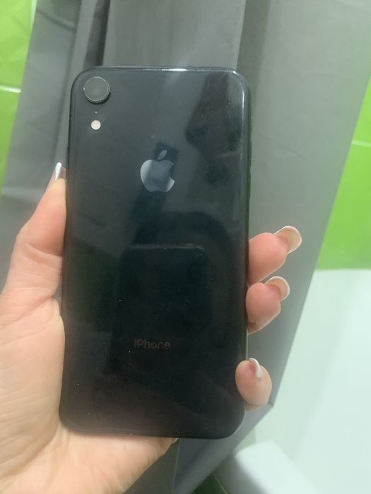 Продам айфон xr.