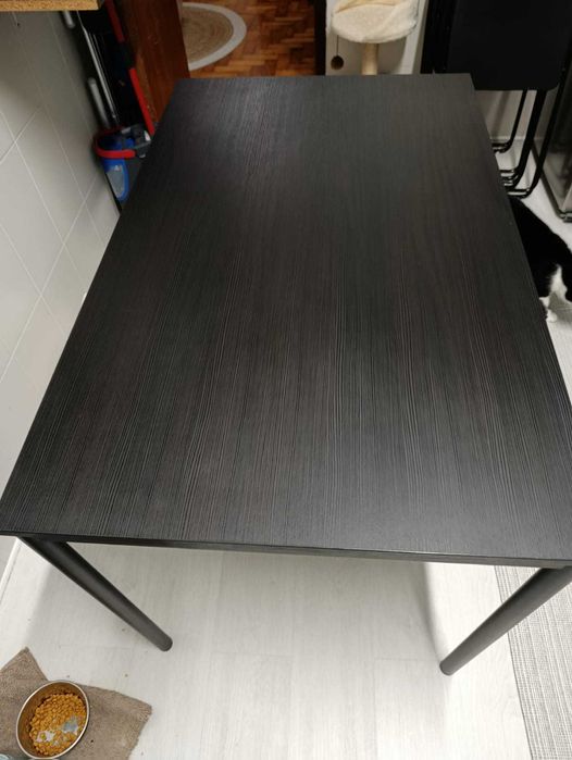 Mesa praticamente nova