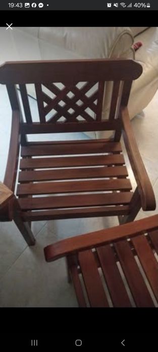 2 cadeirões de madeira