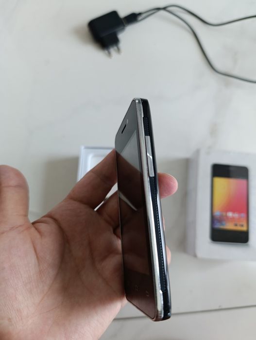 Smartfon prosty telefon z dotykowym ekranem BeeX Light Black 2G s.db.