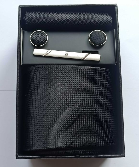 Elegancki Biznesowy Zestaw Krawat Poszetka Spinki HB225