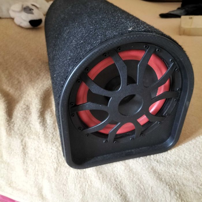 JBL boombox + повербанк 15 часов музыки очень громкий басс