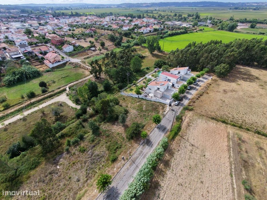 Terreno para construção na Granja do Ulmeiro (Lote 38)