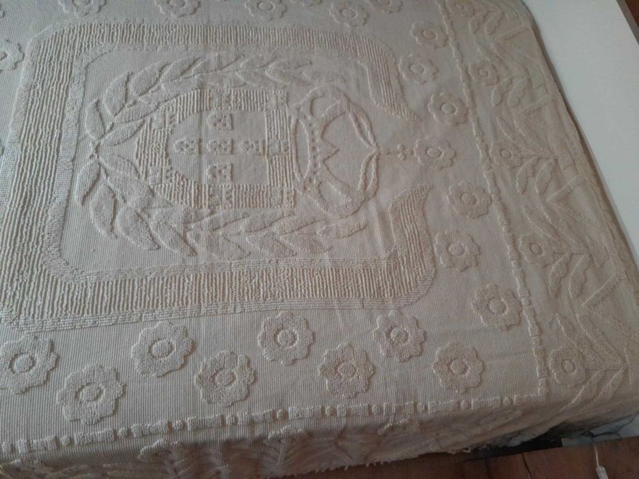 Colcha/Edredon claro com Quinas de Portugal