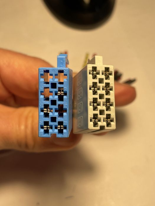 Adaptadores/terminais autorádio DIN