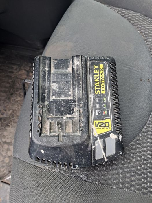 Ładowarka stanley v20