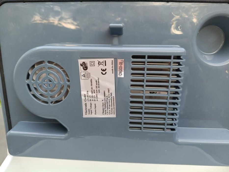 Lodówka turystyczna 12V i 230V