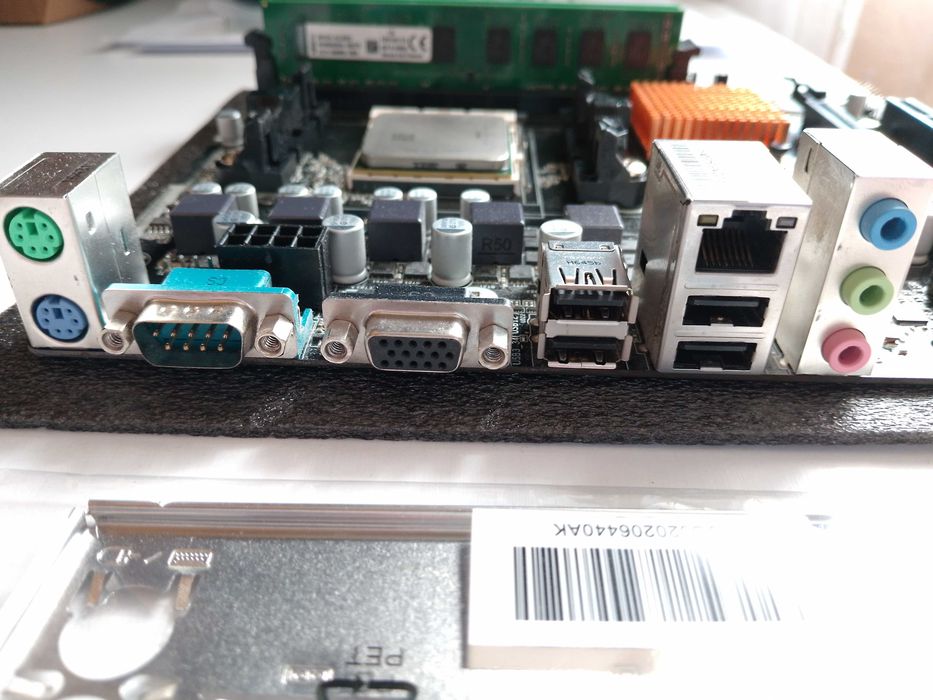 Комплект AM3/AM3+ ASRock N68-GS4 FX R2.0, 8gb ddr3, Athlon 2 x2 240