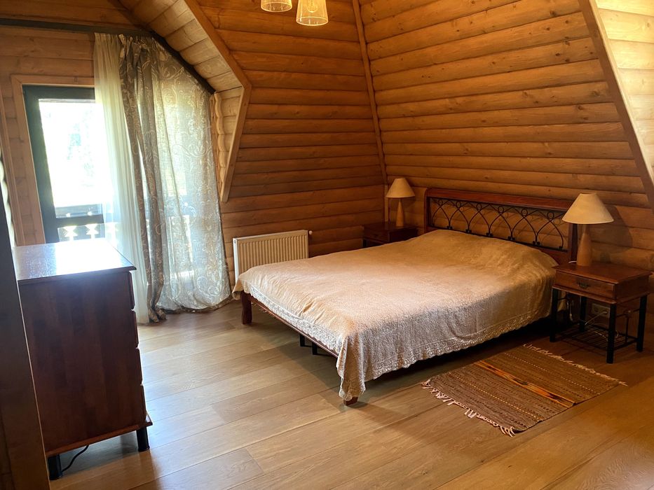 Продаж котеджу в центрі Буковелю