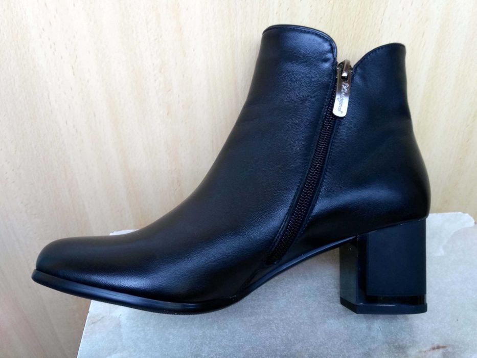 Новые демисезонные полусапожки 37,5р кожа