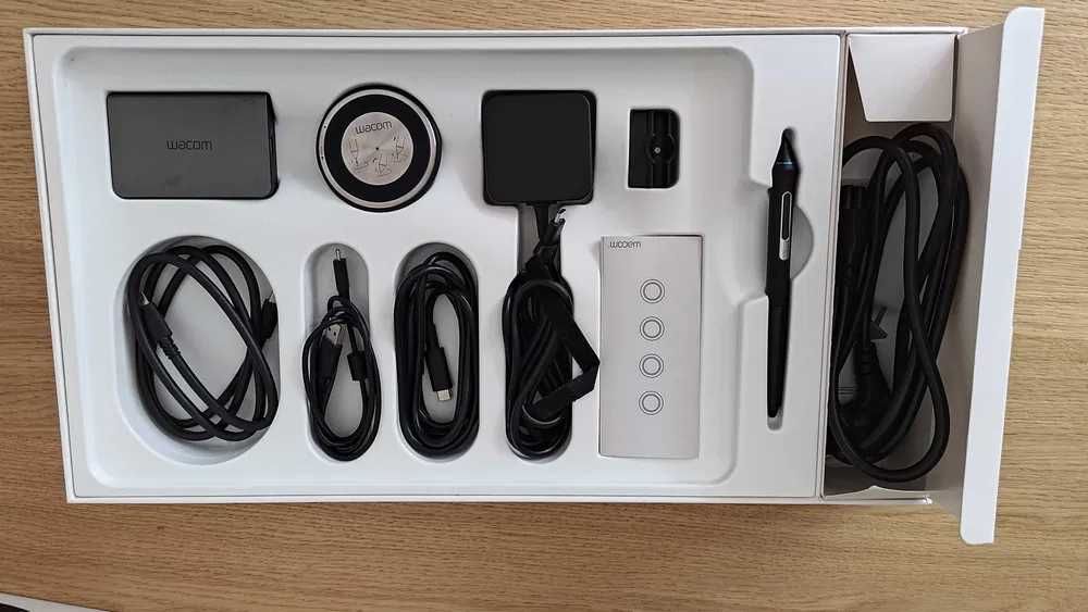 CINTIQ 13 HD TOUCH jak nowy