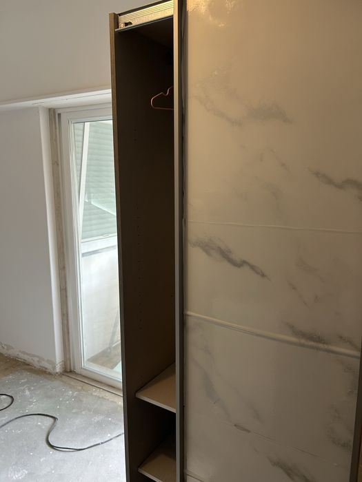 Roupeiro com espelho