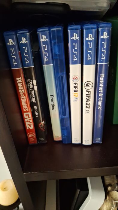 Playstation 4 com 2 comandos
