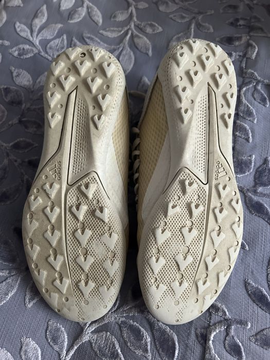 футбольные бутсы Adidas,