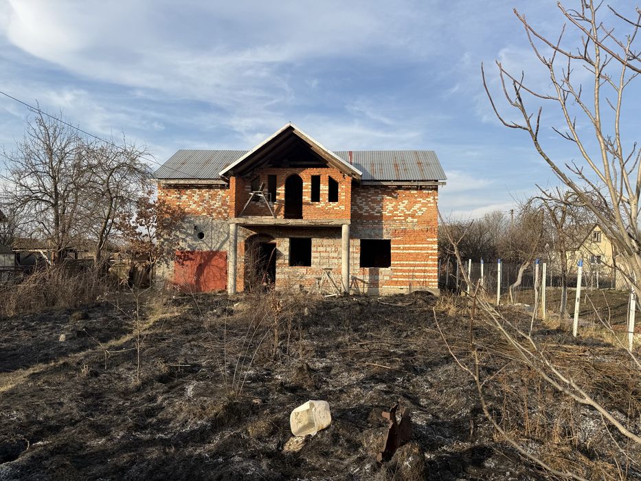 Продаж ділянки та будинку